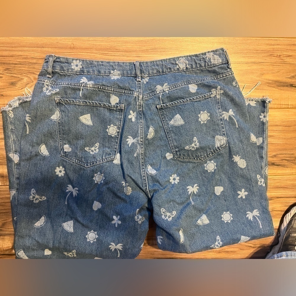 Forever 21 - cut Capri jeans, size 16 - Picture 3 of 9
